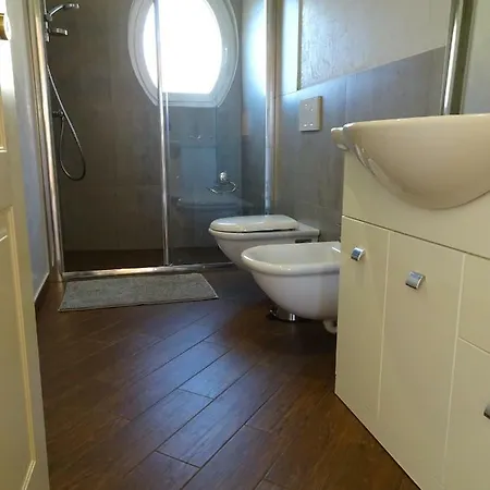 Casa Costa Outlet 5 * Серравалле-Скривия